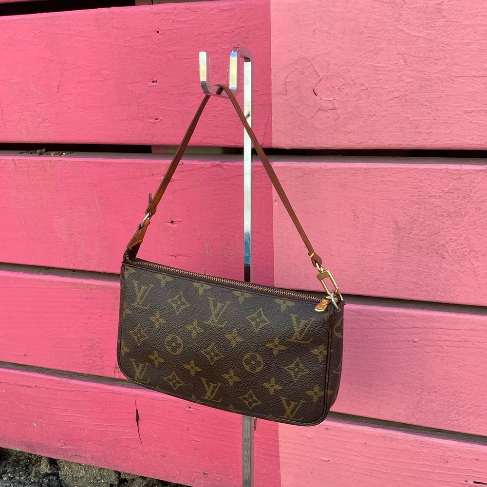 Louis Vuitton pouchette monogram bag